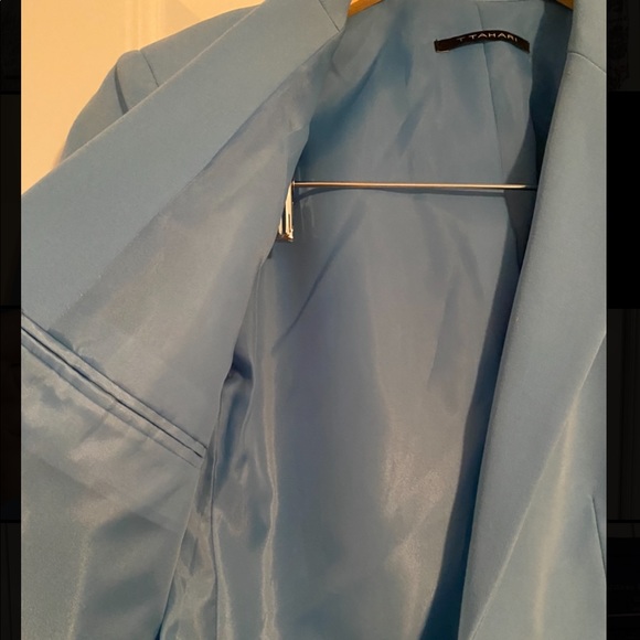 Tahari single button blazer. Size 4. - Picture 3 of 5